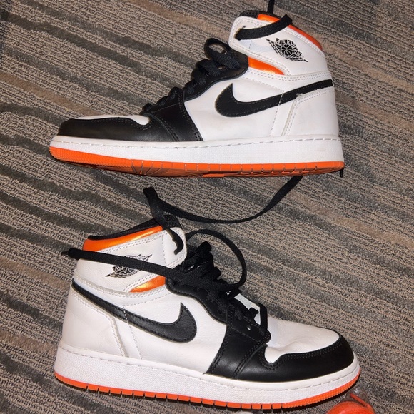 Air Jordan 1 Electro Orange | size 8 women's or 6.5 men's - Picture 4 of 6